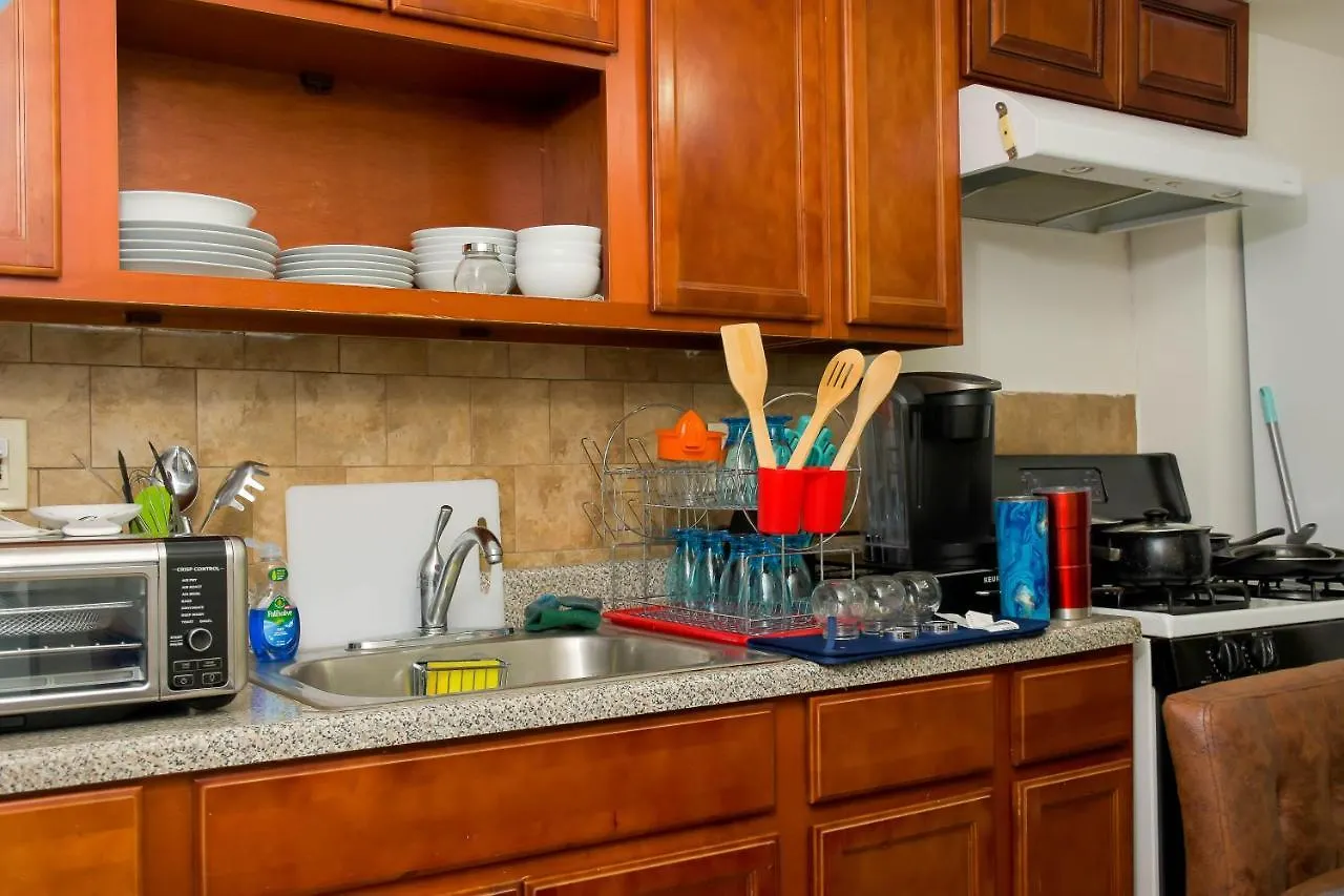Appartement One-Bed-That-Will-Hold-A-Family-Of-Two-People à New York 0*,  États-Unis